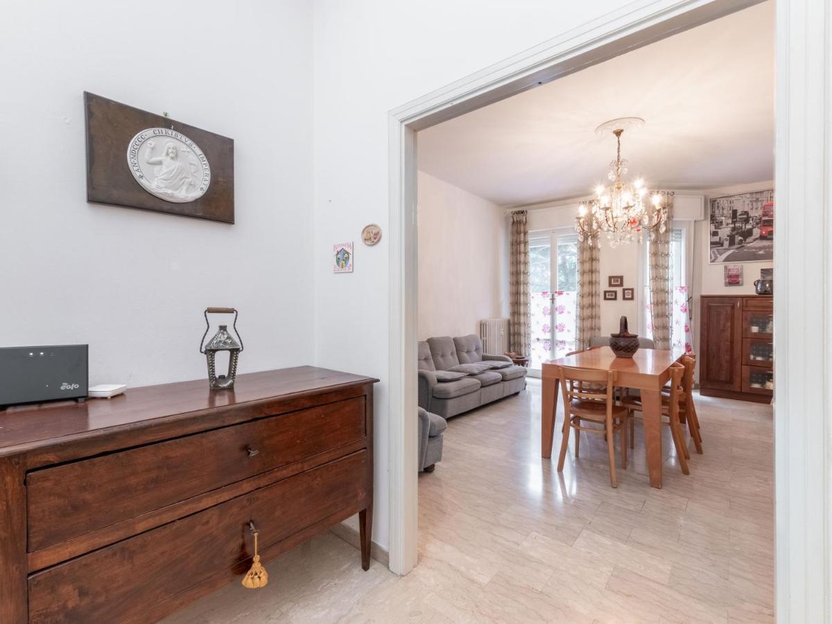 Flaminia Bright & Roomy Apartment Pesaro Bagian luar foto