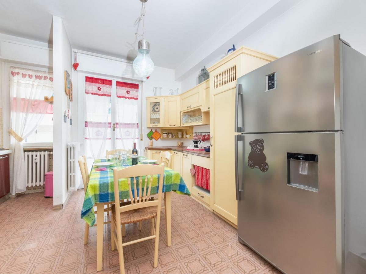 Flaminia Bright & Roomy Apartment Pesaro Bagian luar foto